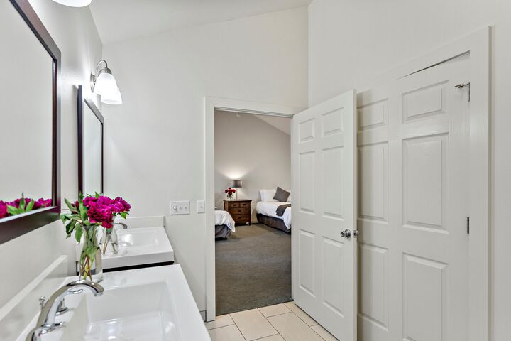 Room 3 of 37