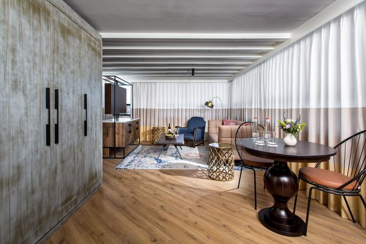 Room 45 of 105
