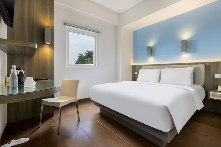 Room 5 of 18
