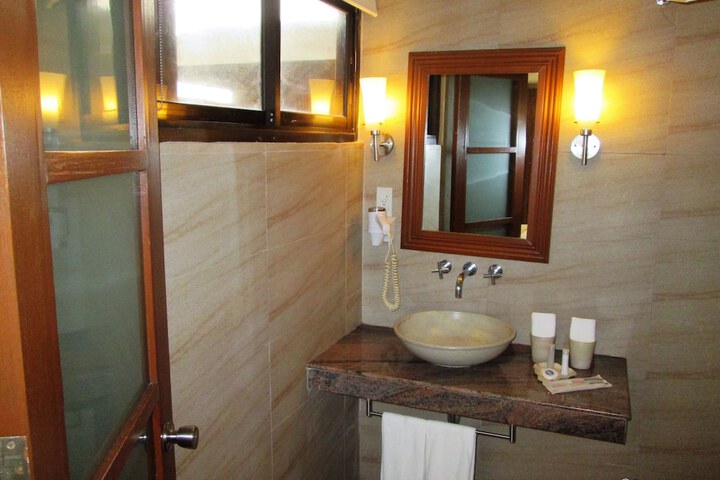 Room 32 of 47