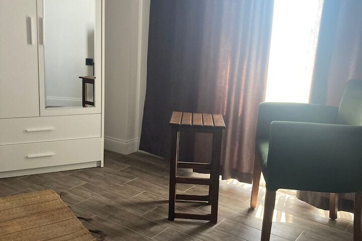 Room 4 of 42