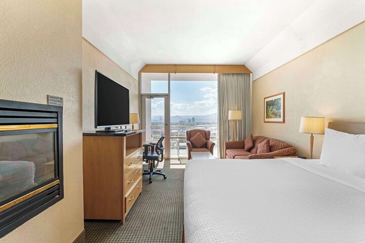Room 6 of 76