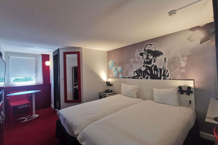 Room 4 of 42