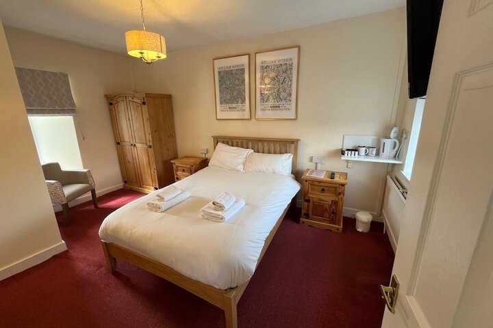 Room 13 of 33