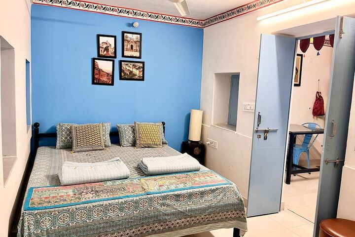 Room 10 of 27