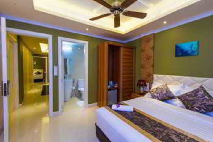 Room 13 of 27