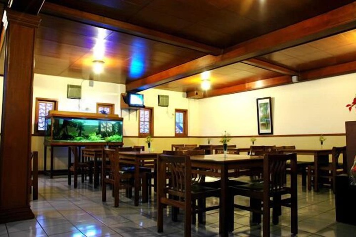 Dining Photos
