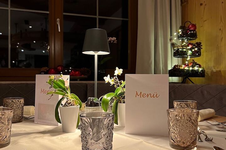 Dining 37 of 52