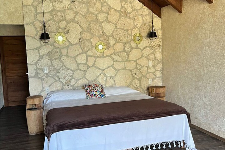 Room 35 of 244