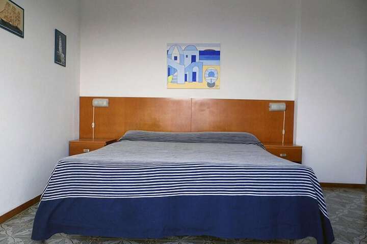 Room 10 of 33