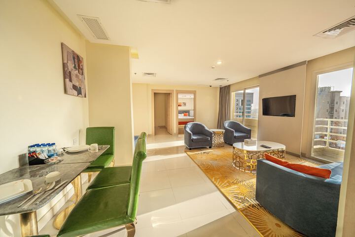 Room 9 of 16