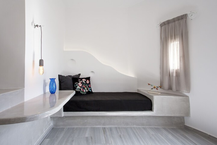 Room 2 of 4