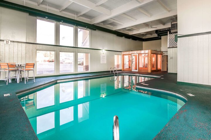 Hotel with Pool