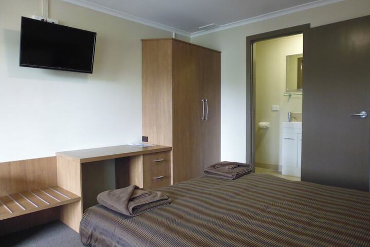 Room 3 of 43