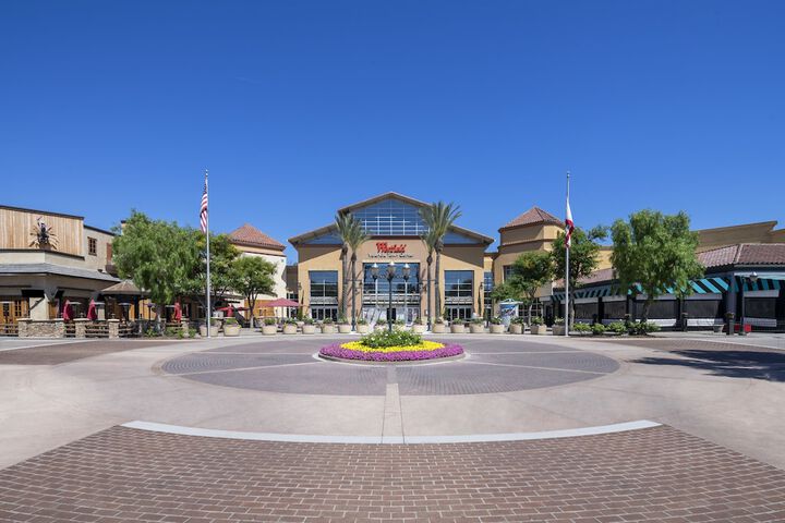 Shopping mall