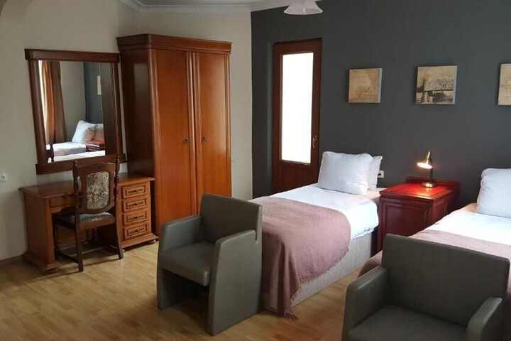 Room 12 of 49