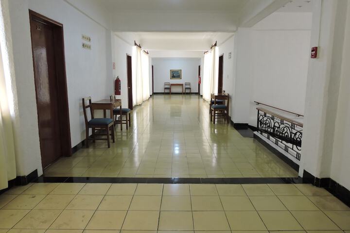 Ballroom/Hall 16 of 17