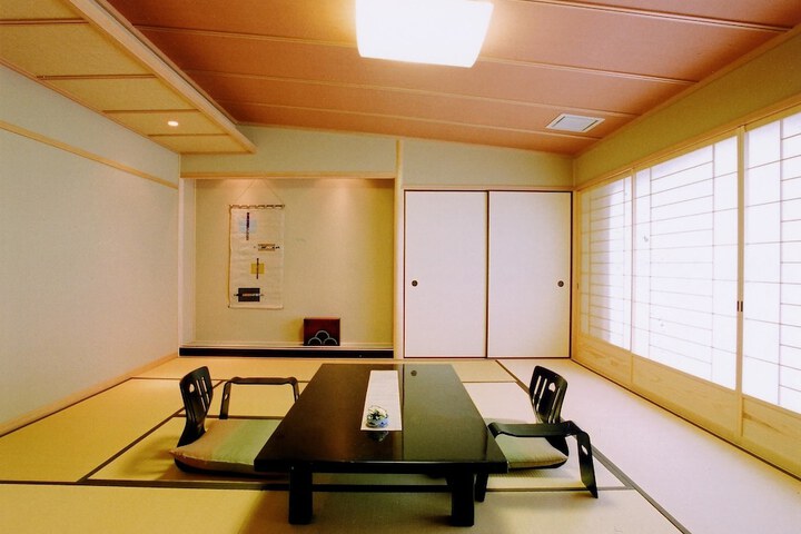 Room 3 of 27
