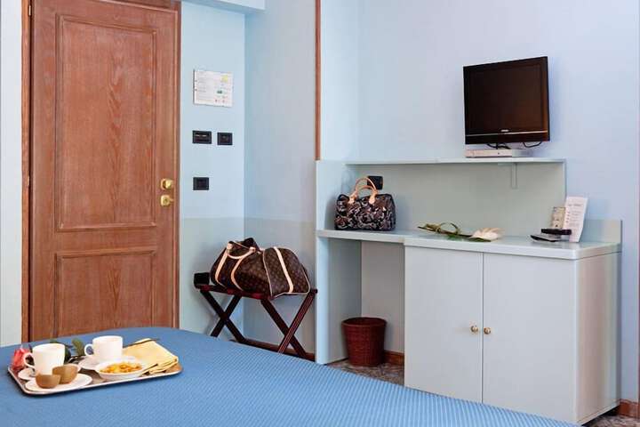Room 12 of 33