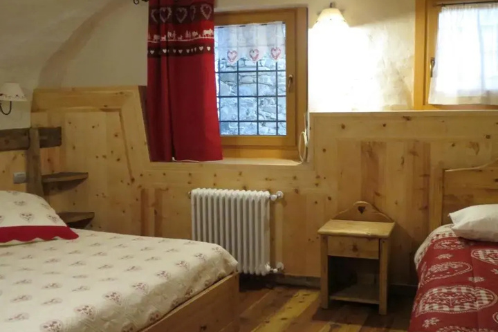 Room 2 of 16