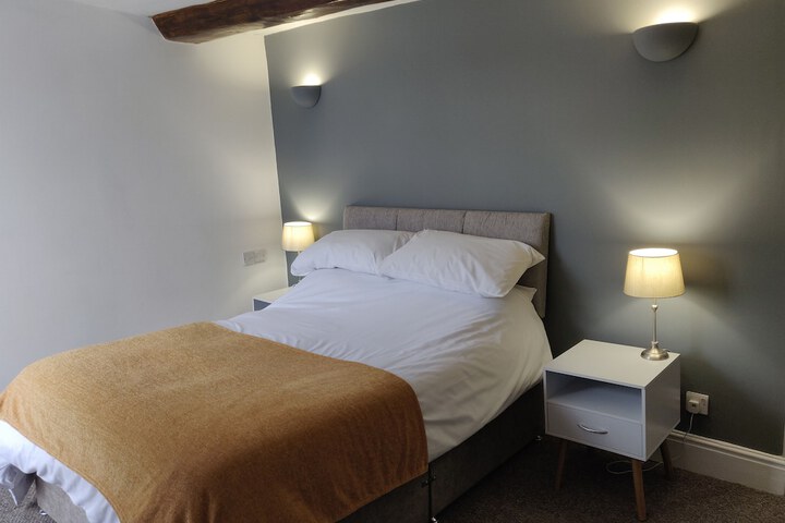 Room 9 of 32
