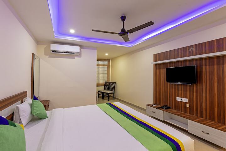 Room 13 of 25