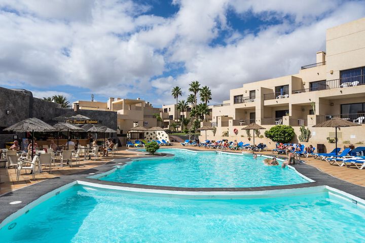 Hotel Pool