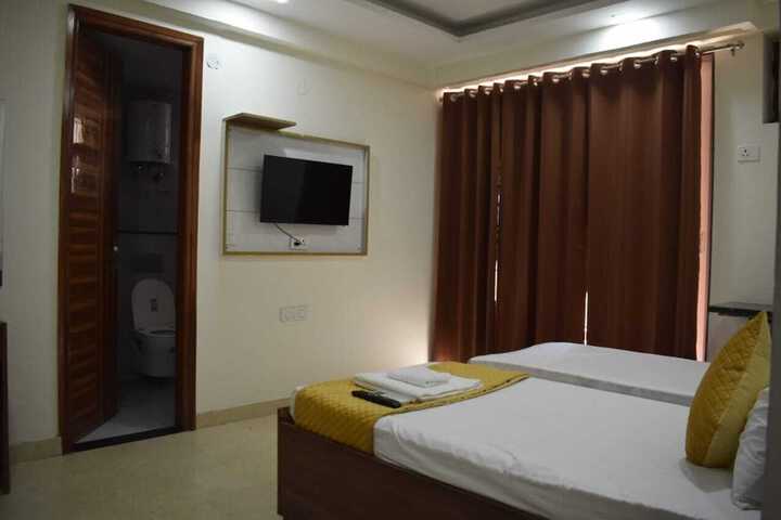 Room 10 of 21