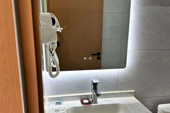 Room 34 of 38