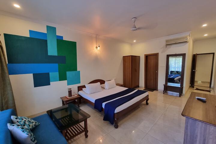 Room 10 of 38