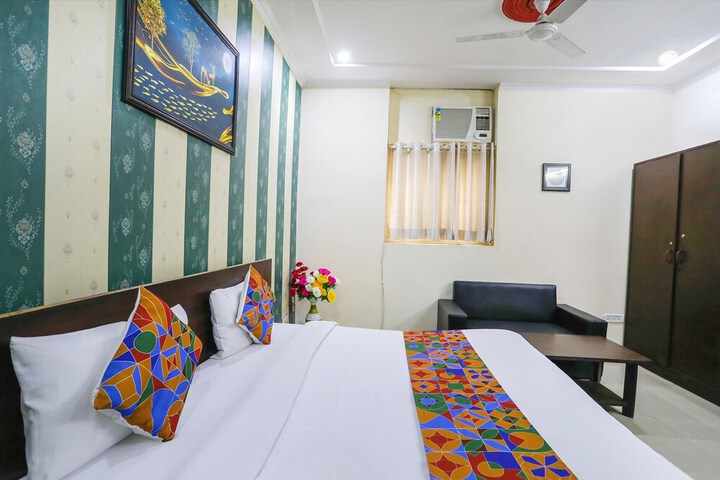 Room 9 of 30