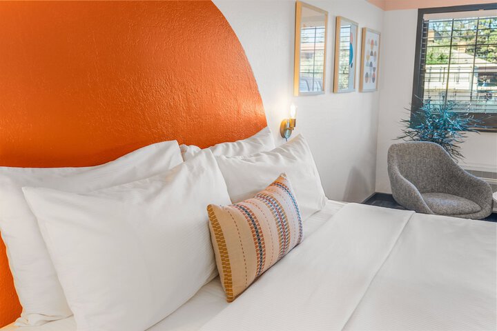 1 King Bed (7 of 11)