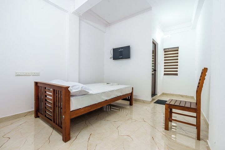 Room 15 of 33