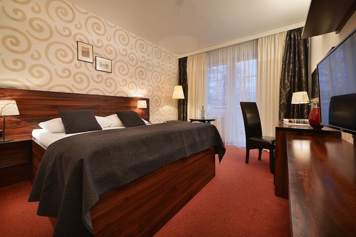 Room 9 of 25