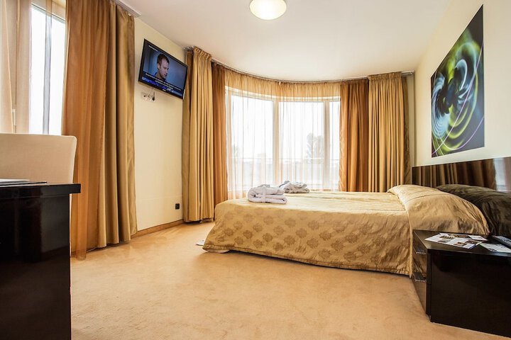 Room 4 of 34