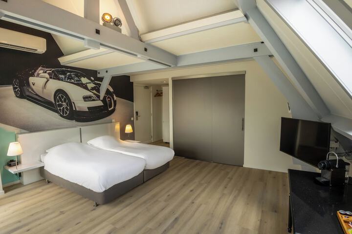 Room 18 of 29
