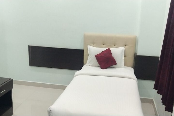 Room 5 of 14
