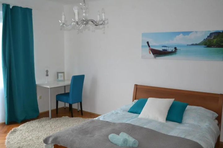 Room 2 of 10