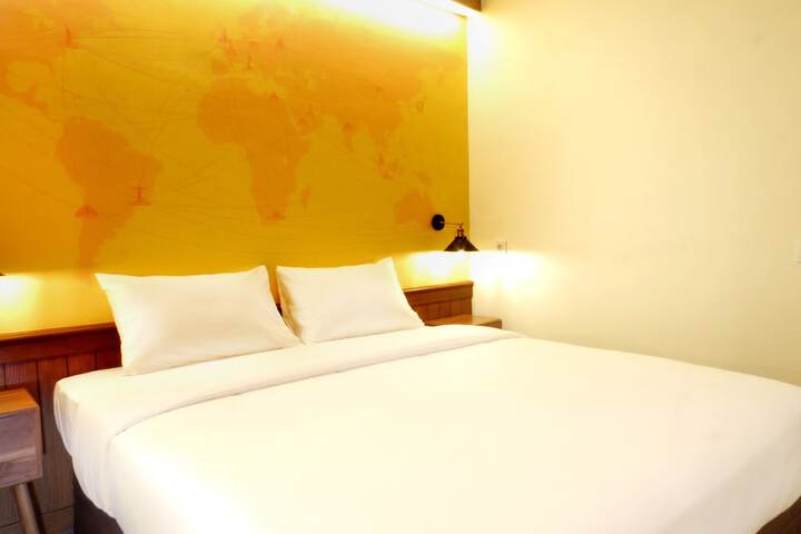 Room 10 of 28