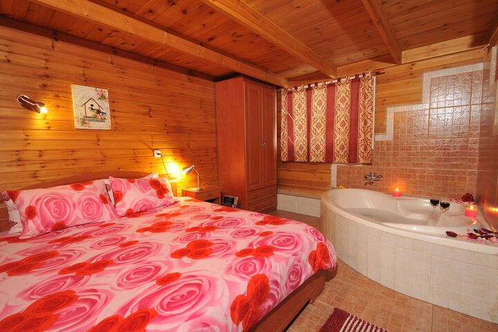 Room 8 of 40