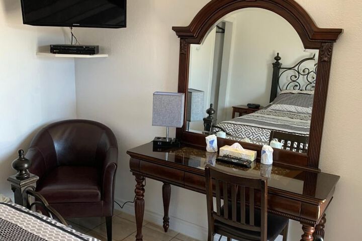 Room 8 of 23