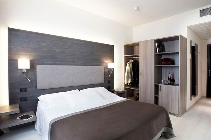 Room 12 of 34