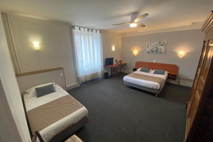 Room 8 of 33