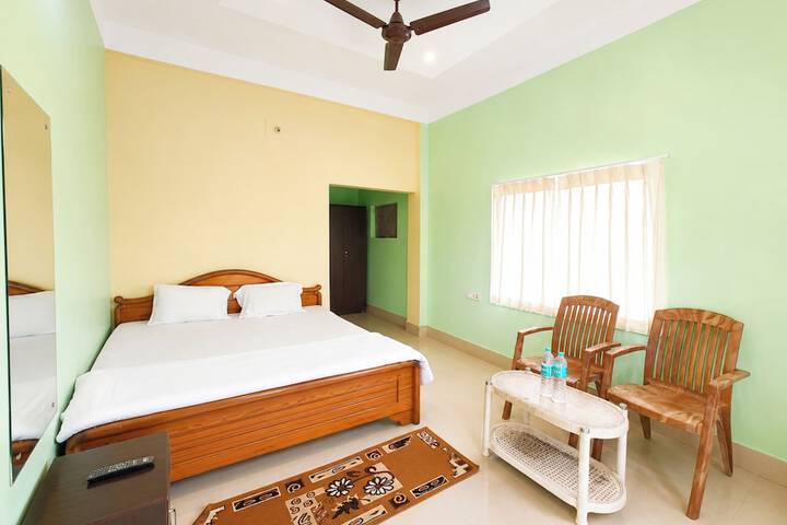 Room 5 of 16