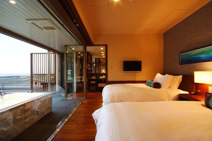 Room 4 of 38
