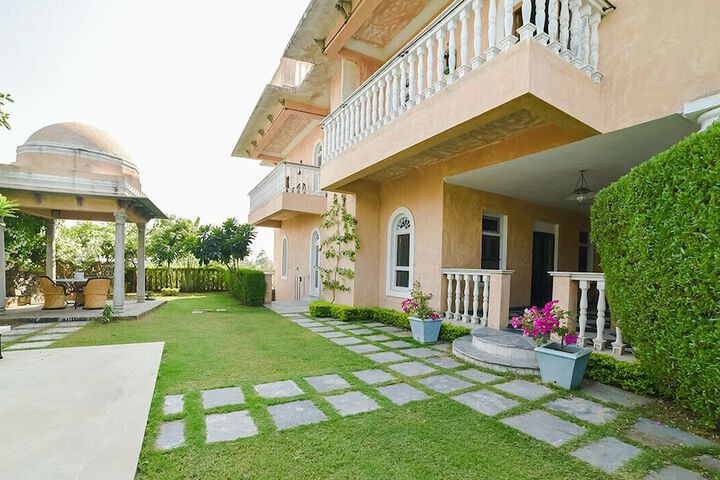 Hotel Entry