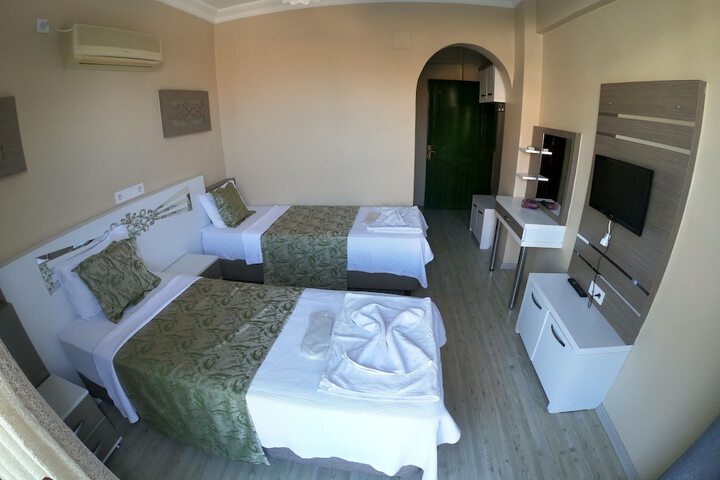 Room 7 of 32