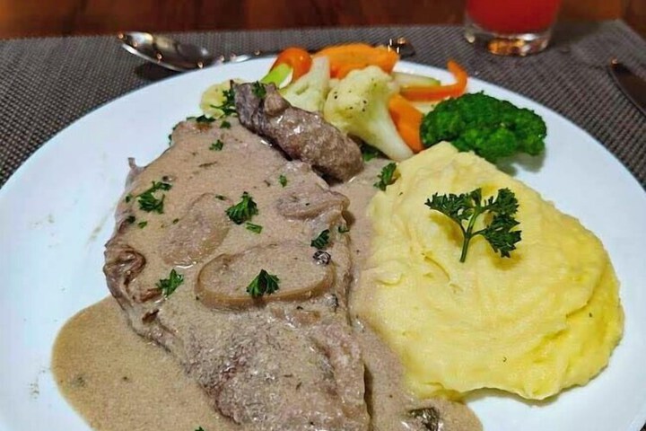 Dining 52 of 83