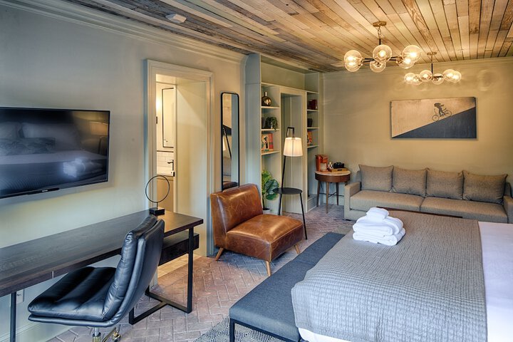 Room 41 of 164