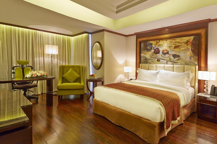 Room 32 of 65
